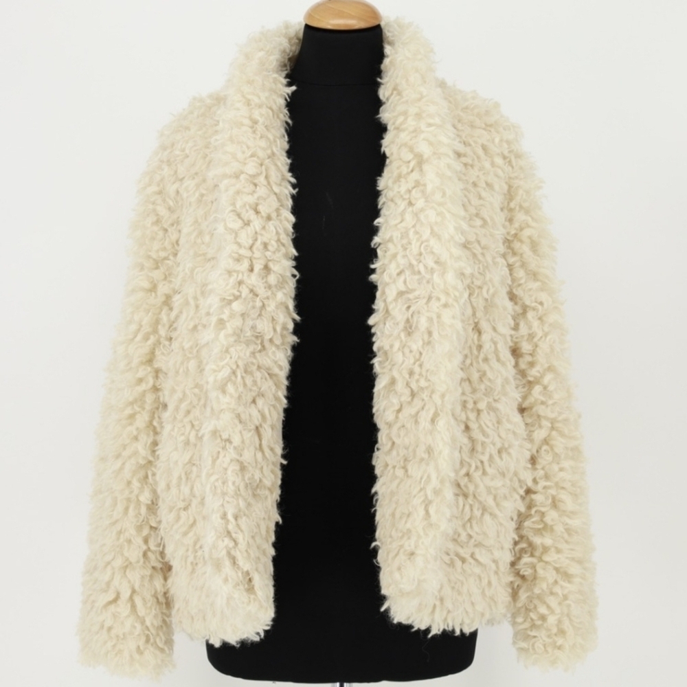 BNWT Abercrombie faux fur coat in cream, Small